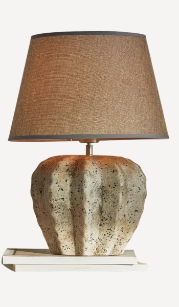 Loberon Lámpara de mesa Émbrisse cerámica y lino – Oferta